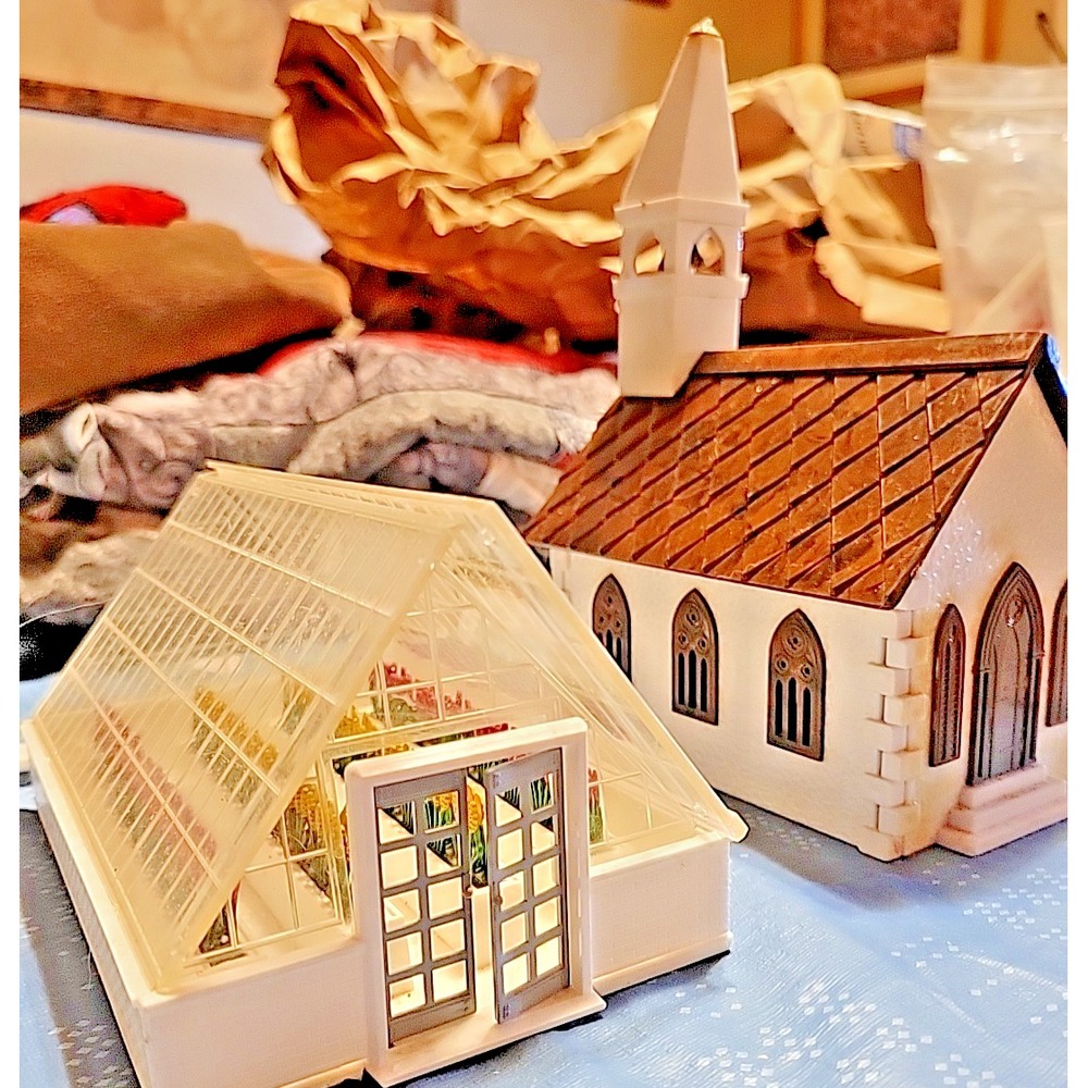 1950's BACHMANN Plasticville toy church kit and Green House Nice